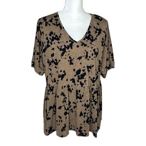 e m t Tan/Black Animal Print V-neck Short Cuffed Sleeves Ruffled Hem Top Size M